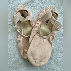 SoDanca girls 6.5 pink canvas ballet shoe.